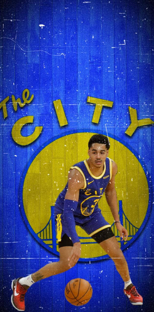 籃球運動員在帶有「The City」文字和橋樑圖案的藍色紋理背景上運球。