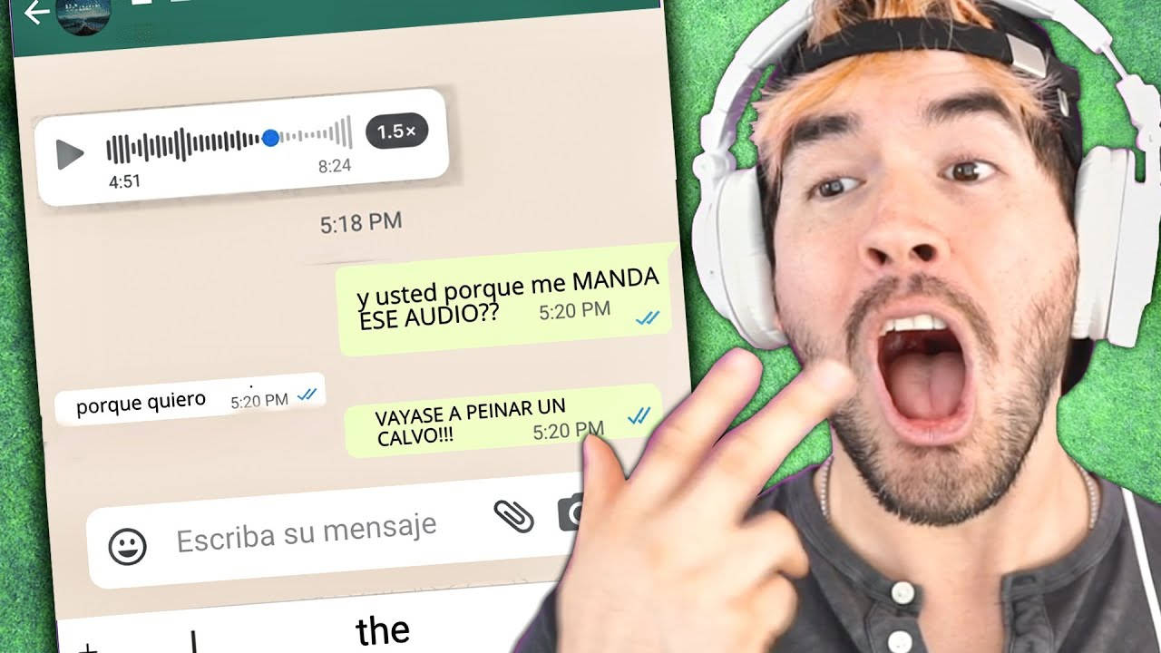 JuegaGerman 聽 WhatsApp 音訊 壁紙 — 一個戴著耳機的男人在綠色背景上對短信對話做出戲劇性的反應。