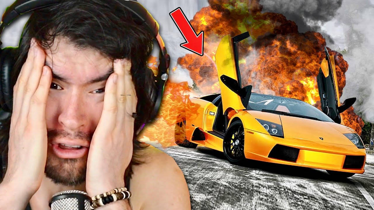 戴著耳機的男子對黃色林寶堅尼跑車爆炸作出反應。