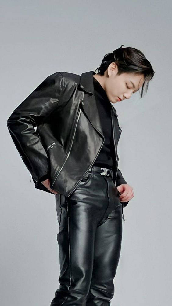 Jungkook穿皮夾克壁紙