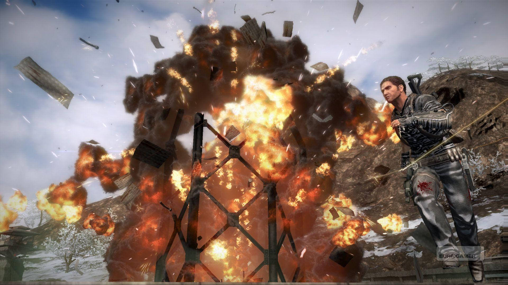 Just Cause 2 高風險動作遊戲世界 壁紙 — 一名士兵站在大規模的火焰爆炸中，碎片在雪地戰場上飛舞，天空多雲。