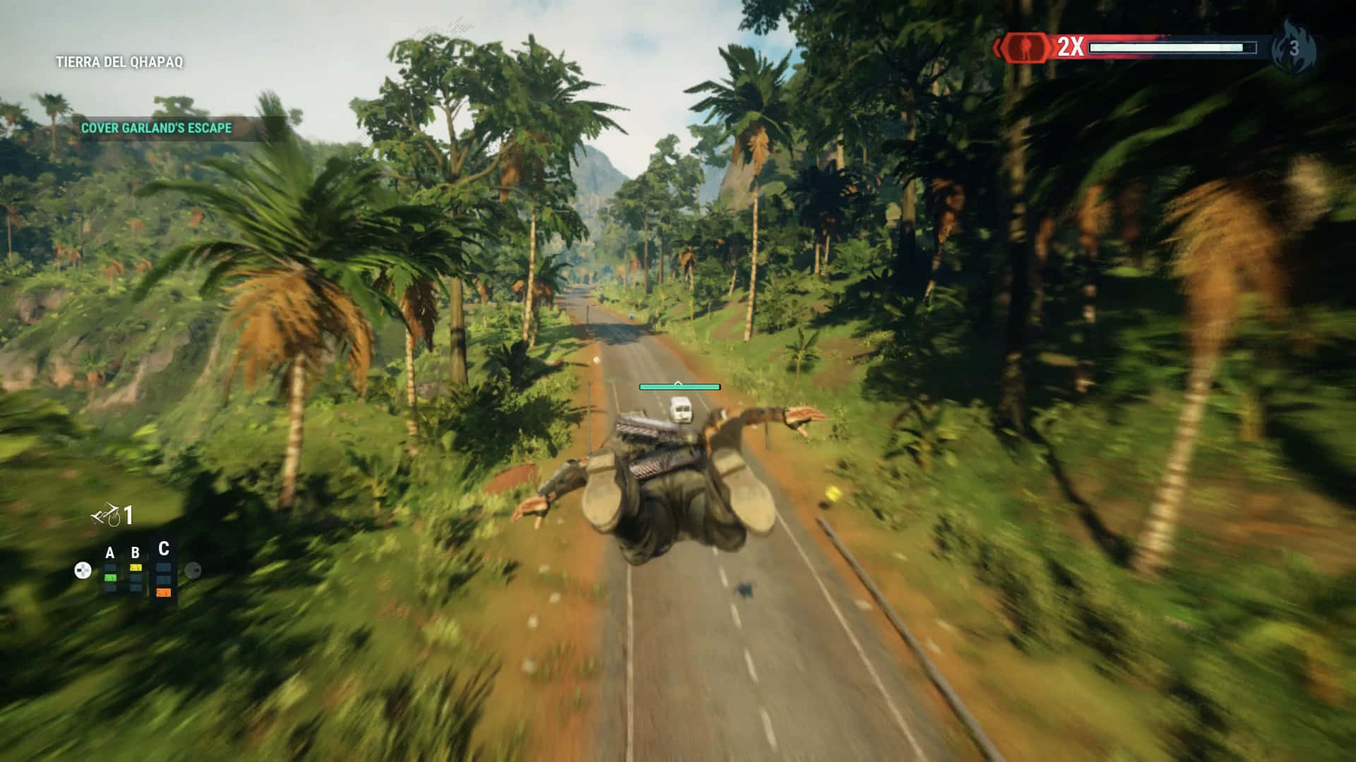 Just Cause 4 1920x1080 背景：樹木與山脈 壁紙 — 一個角色喺一條蜿蜒道路上方嘅茂密熱帶叢林樹冠中滑翔嘅電子遊戲場景。