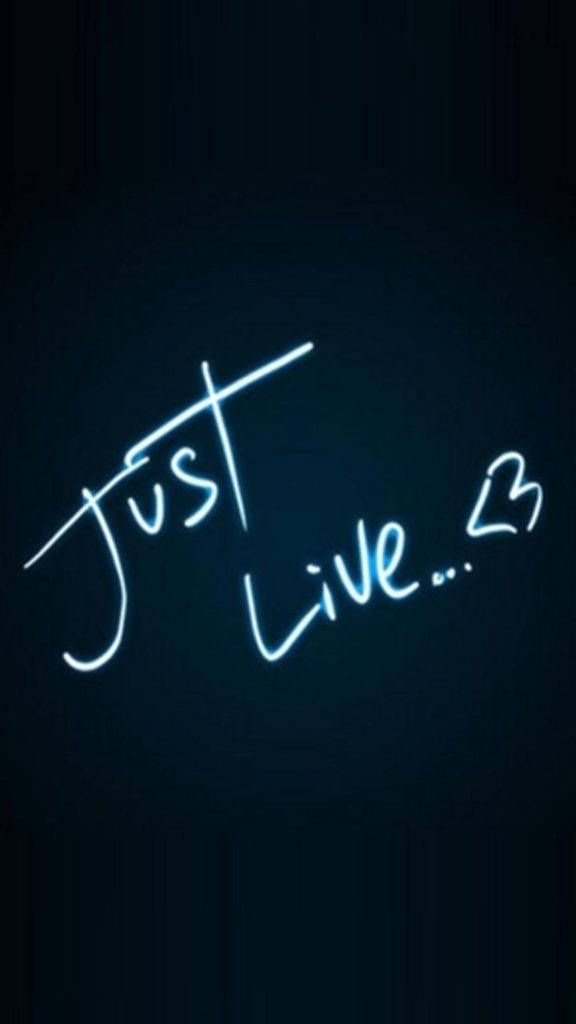 Just Live 動力語錄 韓國三星 Galaxy Note 5 壁紙 — 一個發光的藍色霓虹燈牌，上面寫著「Just Live...♡」，背景是深色紋理牆壁，營造出憂鬱的夜晚氛圍。