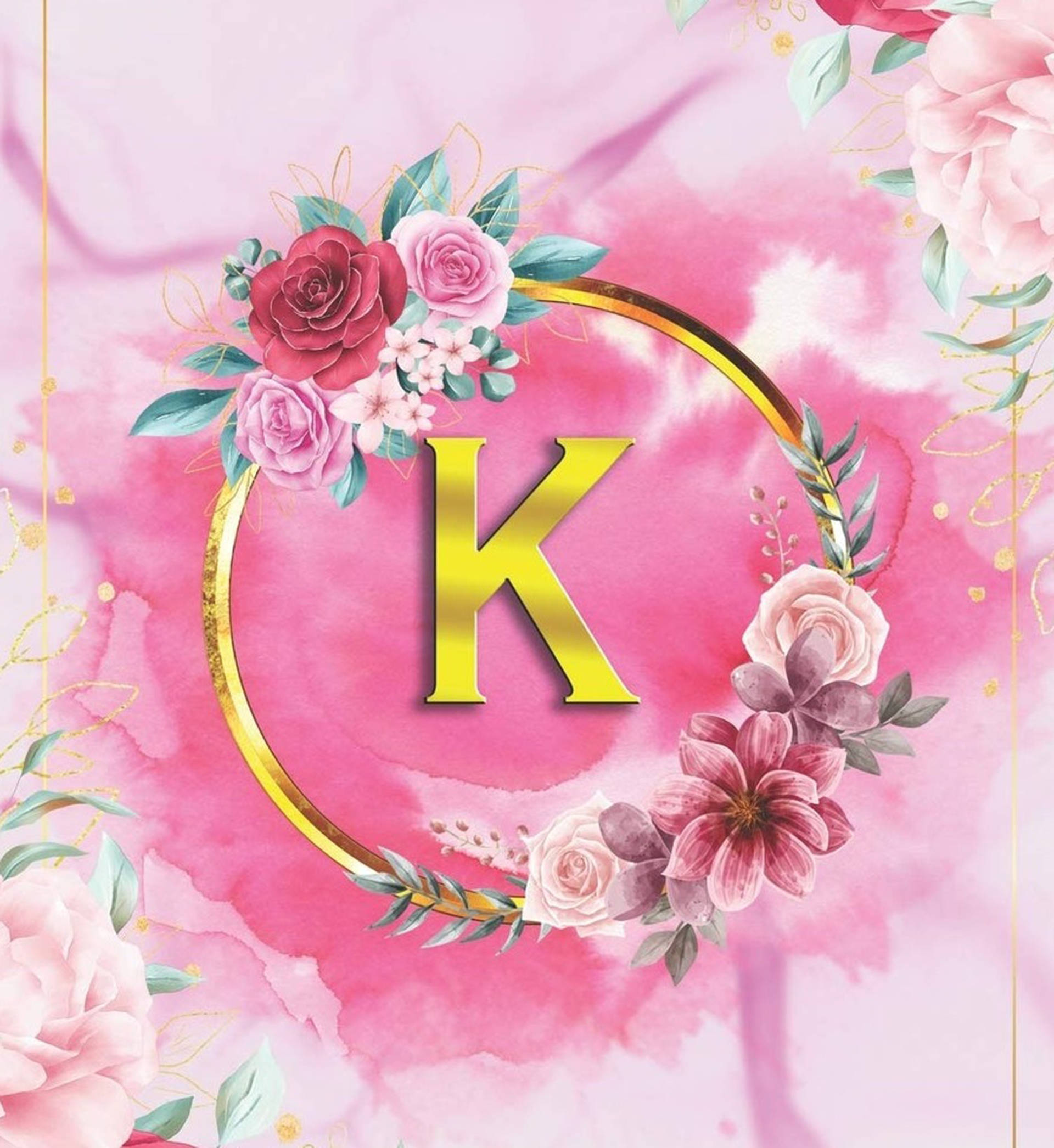 優雅字母K單字標誌 壁紙 — 金色字母K置於花環中央，背景為柔和粉紅色水彩。