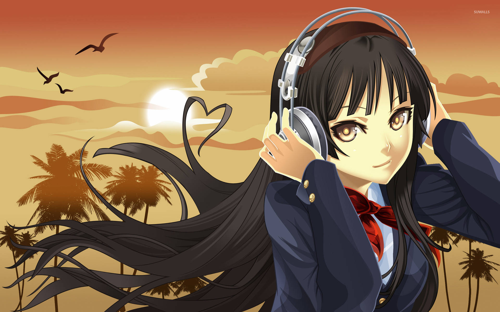 K-on 水樹奈奈夕陽時分 壁紙 — 戴住耳機嘅動漫女仔喺有棕櫚樹同飛鳥嘅日落沙灘上微笑。