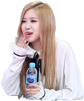 手持水瓶的金髮K-pop明星 壁紙 — 一位留著金色長髮的年輕女性，微笑著拿著水樽，並用塗了指甲油的手指觸碰臉頰。