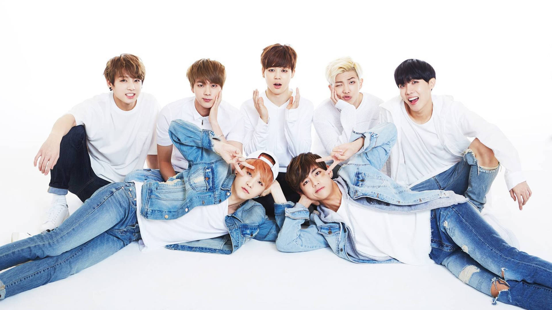 K-pop團體BTS身著白與牛仔風 壁紙