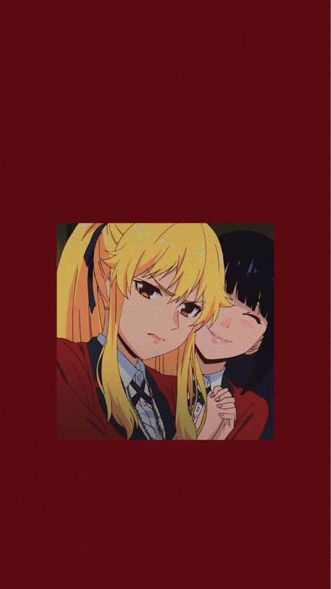 Kakegurui 角色畫面 壁紙 — 兩個穿著校服的動漫女孩，一個金髮一個黑髮，在深紅色背景前分享親密時刻。