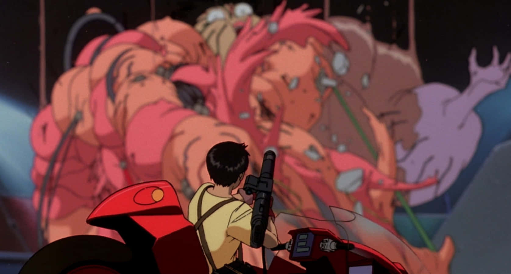 Kaneda 騎車轟炸敵人 壁紙 — 一個孤獨的騎士騎著紅色電單車，在黑暗的城市小巷中面對一個巨大怪誕的粉紅色怪物。