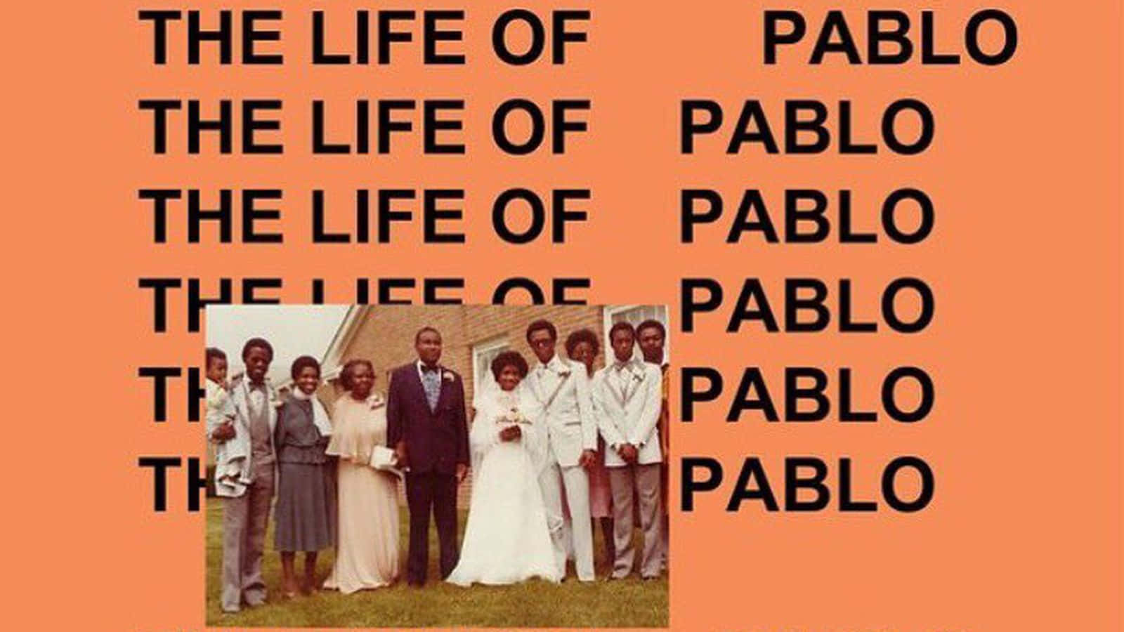Kanye West《The Life of Pablo》專輯封面畫作 壁紙 — 一張復古婚禮照片，展示一對黑人夫婦和賓客，周圍環繞著橙色背景上重複的粗體文字「THE LIFE OF PABLO」。