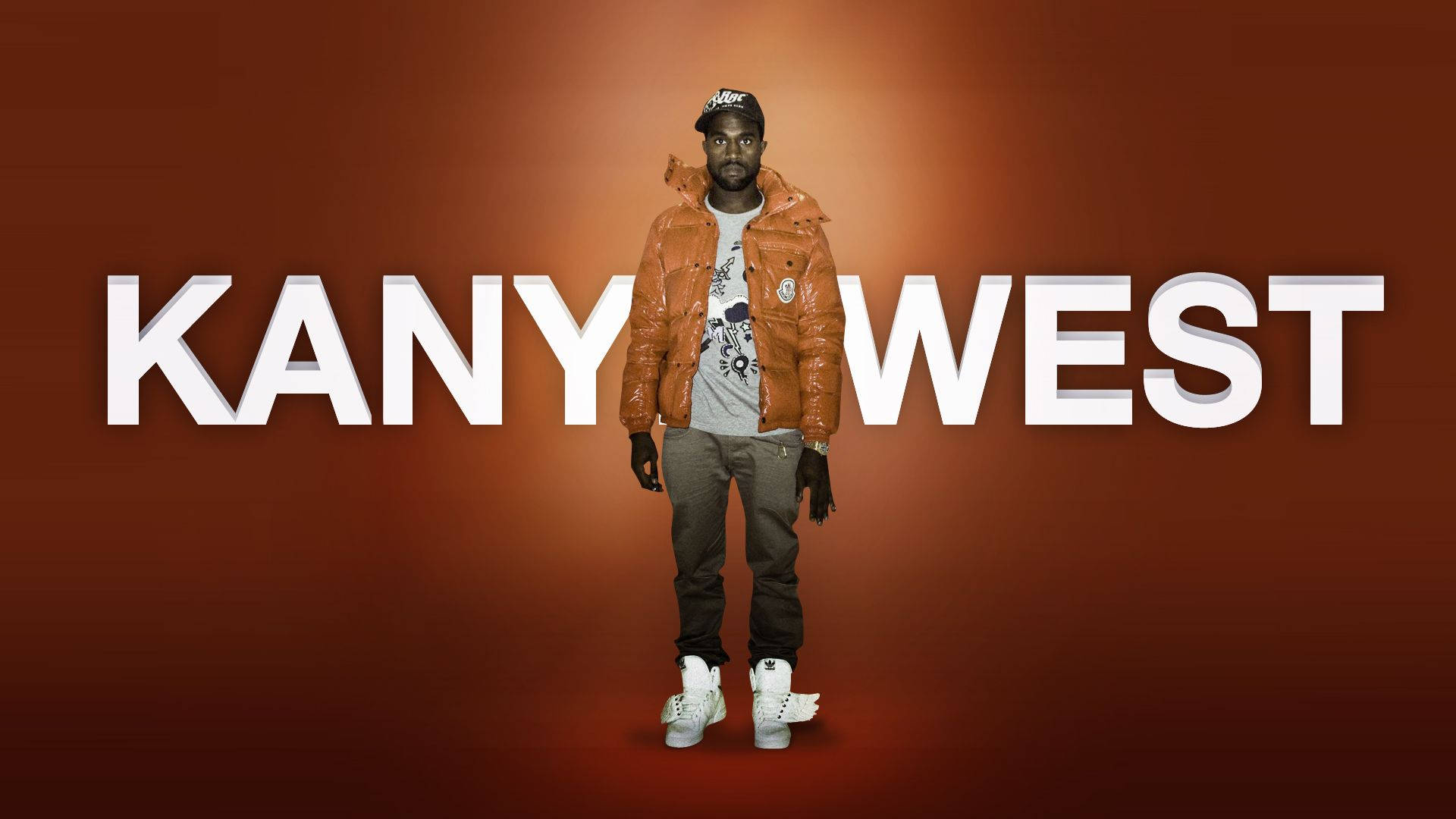 Kanye West 身穿棕色皮夾克 壁紙 — Kanye West 自信地穿著橙色羽絨外套，站在溫暖的漸變背景前，他的名字以粗體白色字母呈現。