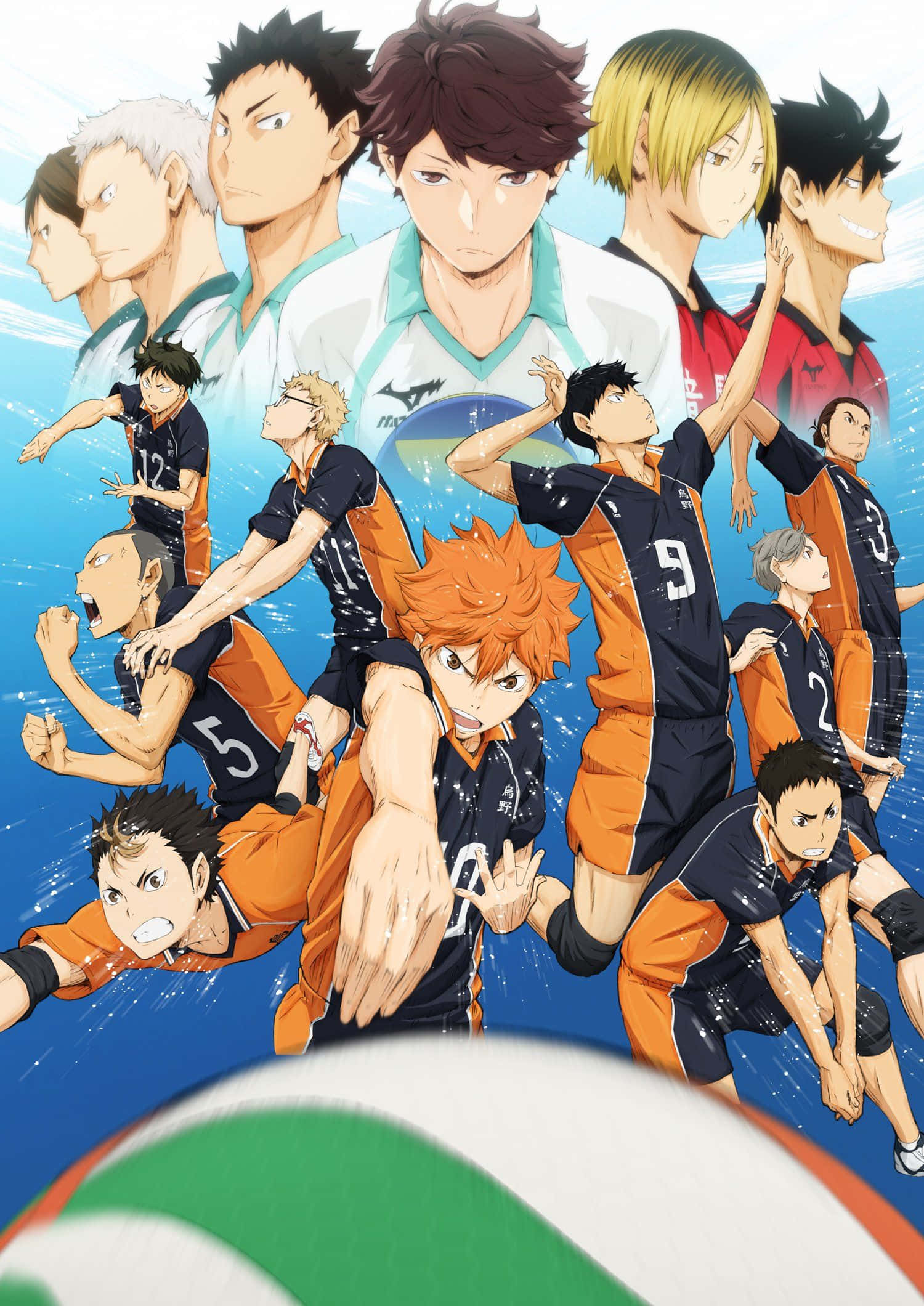 Karasuno 高中對戰 Aoba Johsai 高中 壁紙 — 動態動漫排球運動員在鮮豔的藍色背景前進行動作，前景有一個排球。