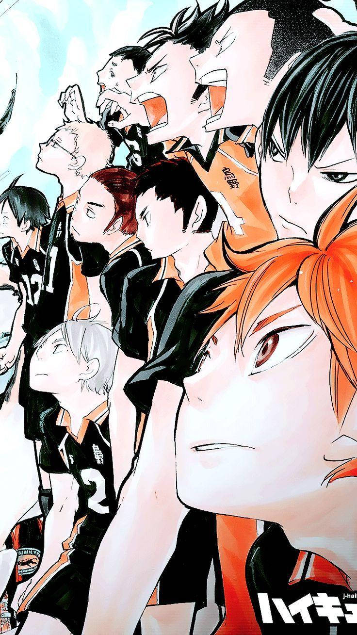西谷優與 Karasuno 排球隊 壁紙 — 一個動態動漫面板，描繪身穿黑色和橙色制服、表情強烈、燈光戲劇性的排球運動員。