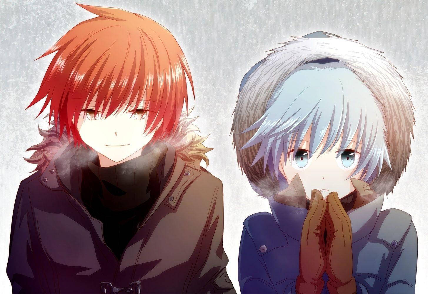 Karma Akabane 冬季服裝 壁紙 — 兩個動漫角色穿著冬季外套並肩站在雪景背景下，一個溫暖地微笑，另一個將雙手合攏靠近臉龐。