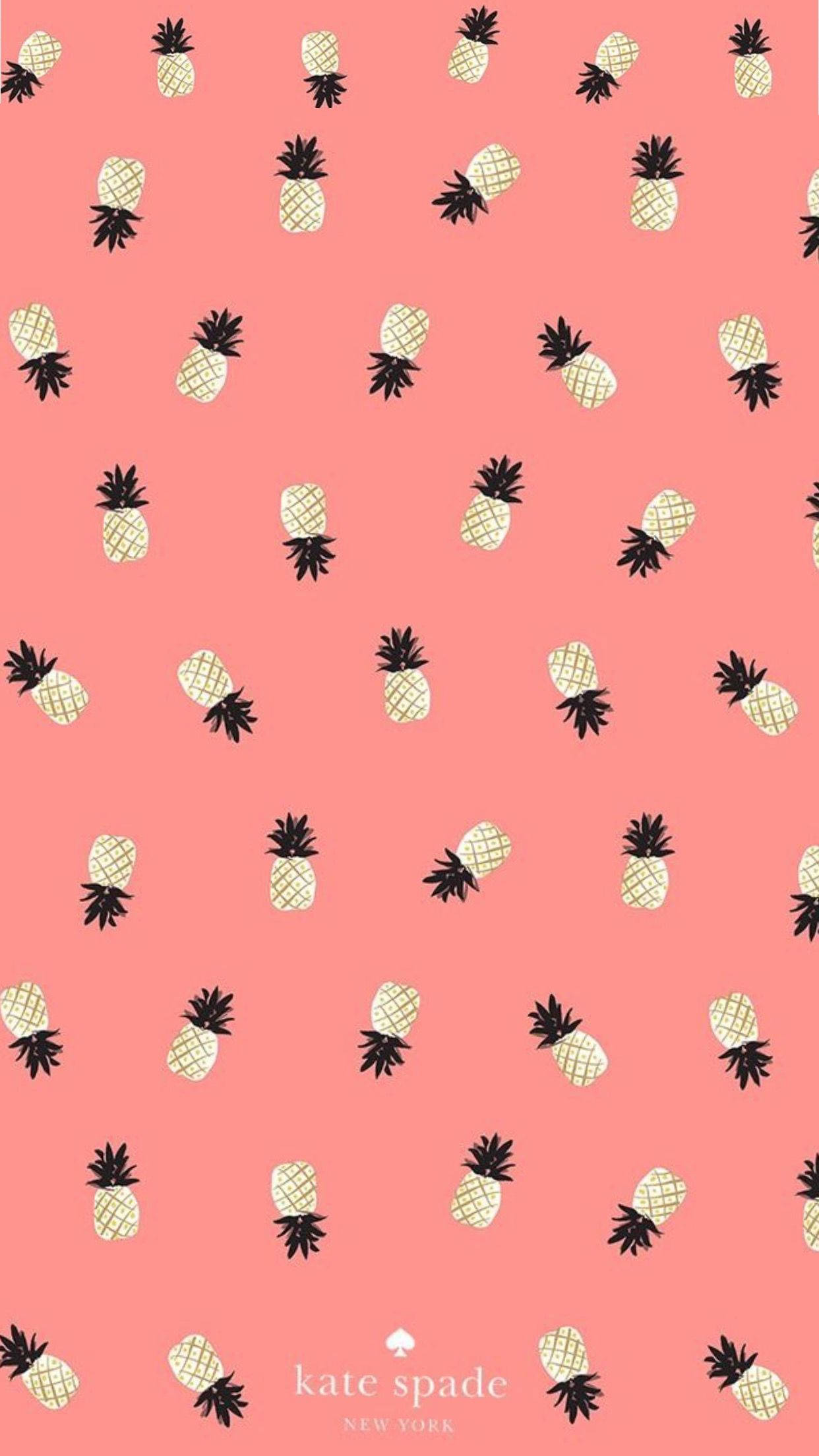 Kate Spade 菠蘿海報 壁紙 — 一個玩味十足的圖案，以奶油色和黑色的風格化菠蘿散落在純珊瑚粉紅色的背景上。