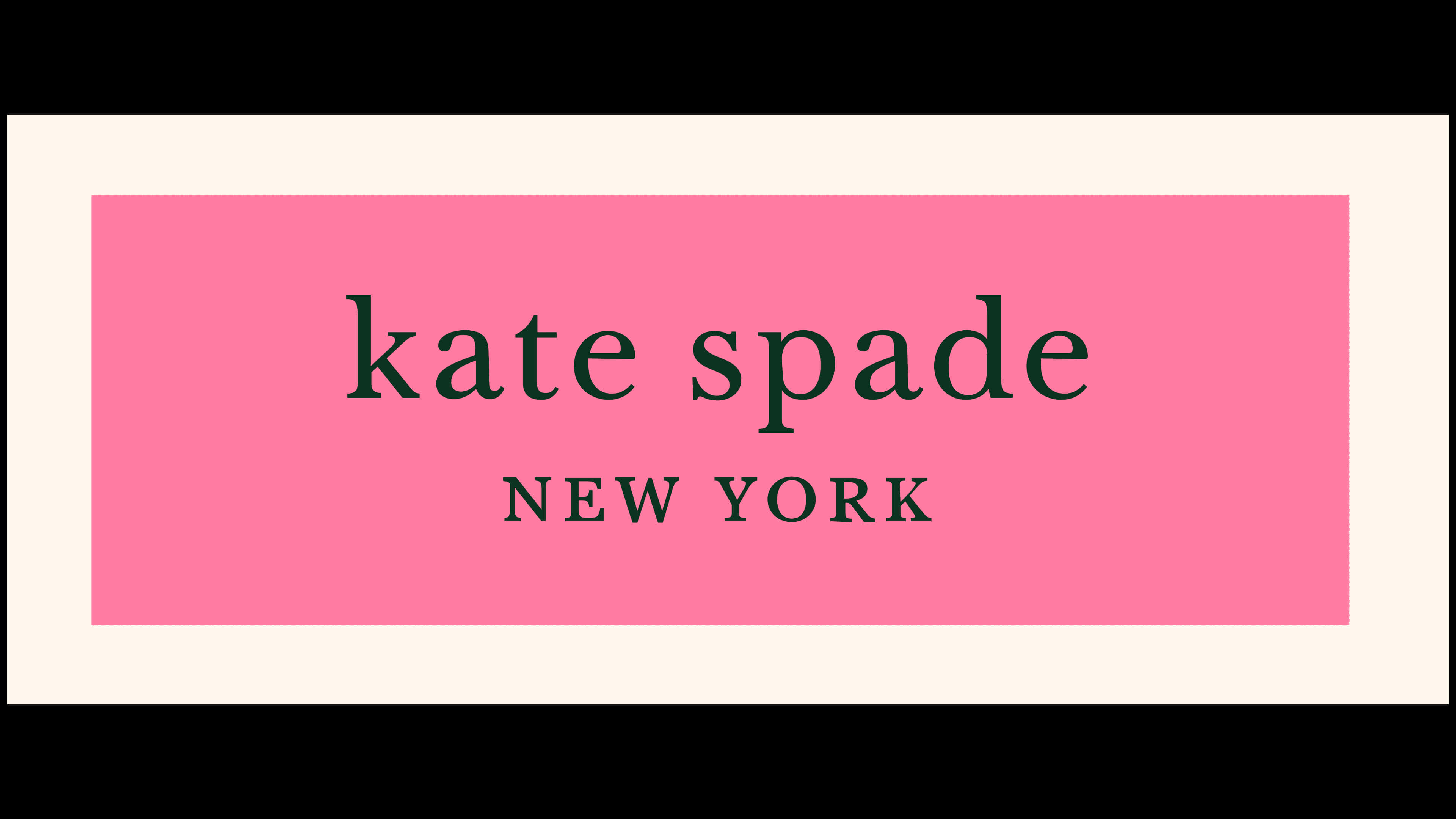 以Kate Spade最新系列煥新夏日衣櫥 壁紙 — 一個極簡的粉紅色矩形，中央有黑色文字寫著 kate spade new york，背景為奶油色。