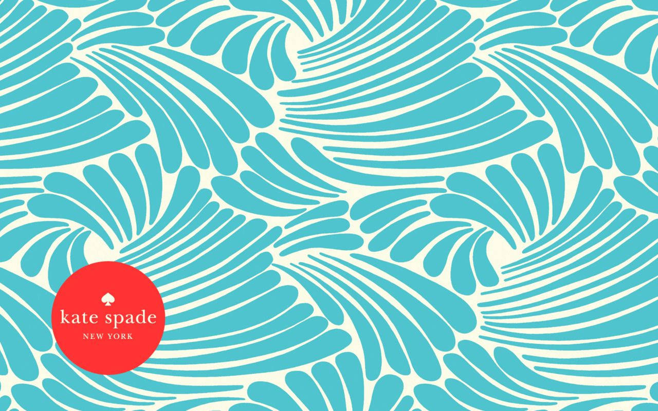 綠松石波浪圖案牆紙，帶有紅色 Kate Spade 標誌。
