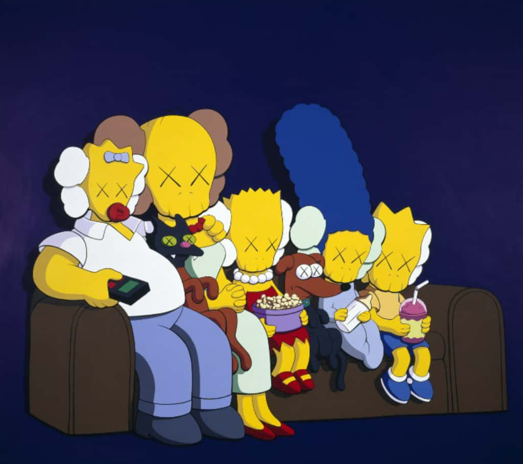 KAWS 的趣味設計系列 壁紙 — 辛普森一家坐在黑暗房間的沙發上，所有人都擁有KAWS風格的X眼睛頭，一起看電視。