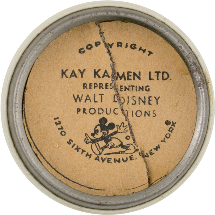 復古迪士尼Kay Kamen標誌 壁紙 — 一個復古圓形標籤，帶有米奇老鼠插圖和華特迪士尼製作文字，位於金屬邊框內。