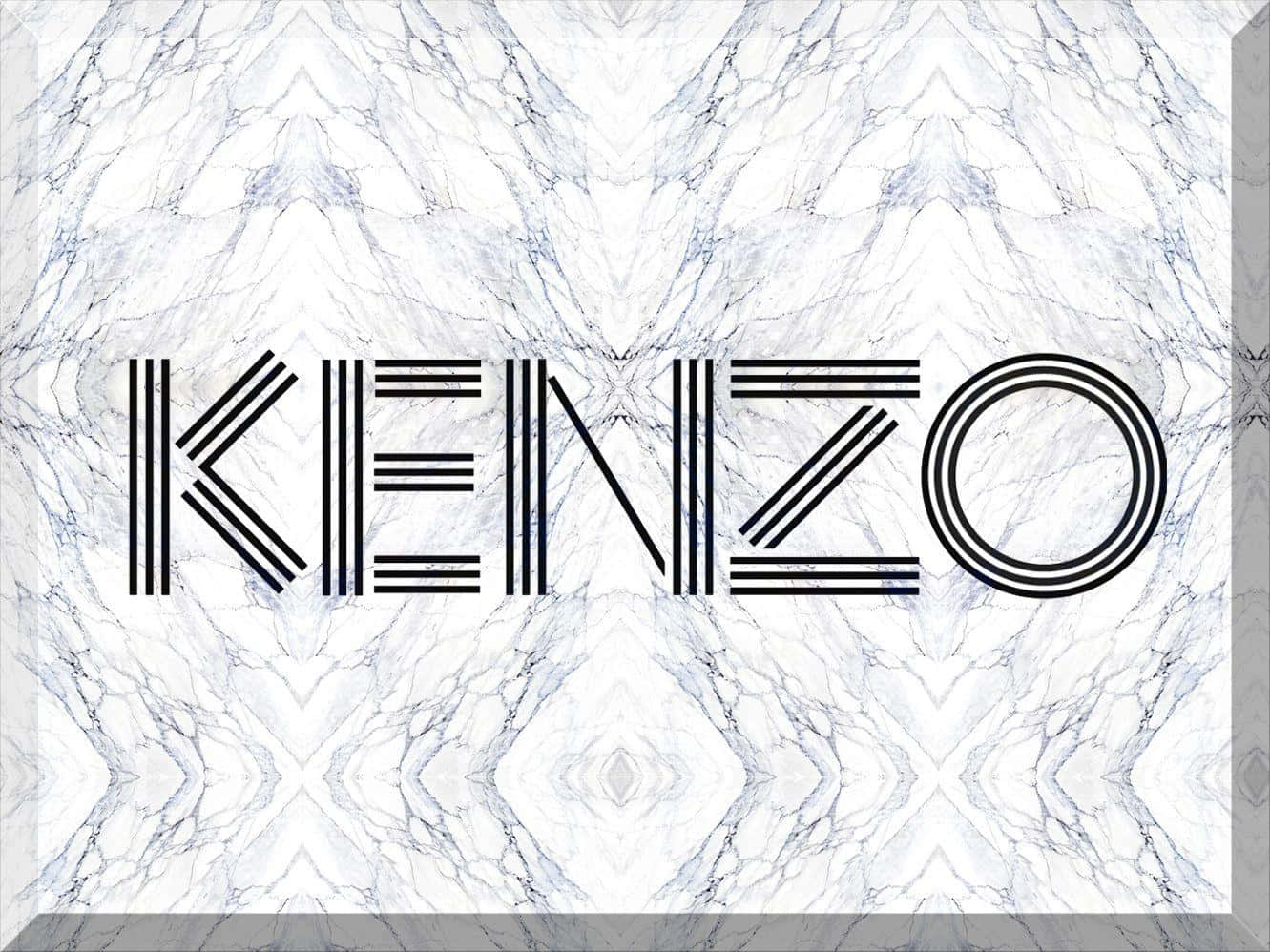 Kenzo大理石紋理標誌 壁紙 — 大膽的黑色幾何KENZO標誌居中於帶有對稱圖案的鏡面白灰大理石背景上。