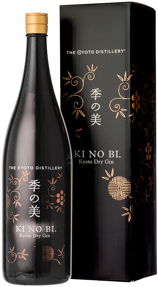 Ki No Bi 京都乾型金酒瓶與盒 壁紙 — 優雅的黑色京都乾琴酒瓶和盒子，帶有金色花卉圖案和日文字體，襯托在純黑背景上。