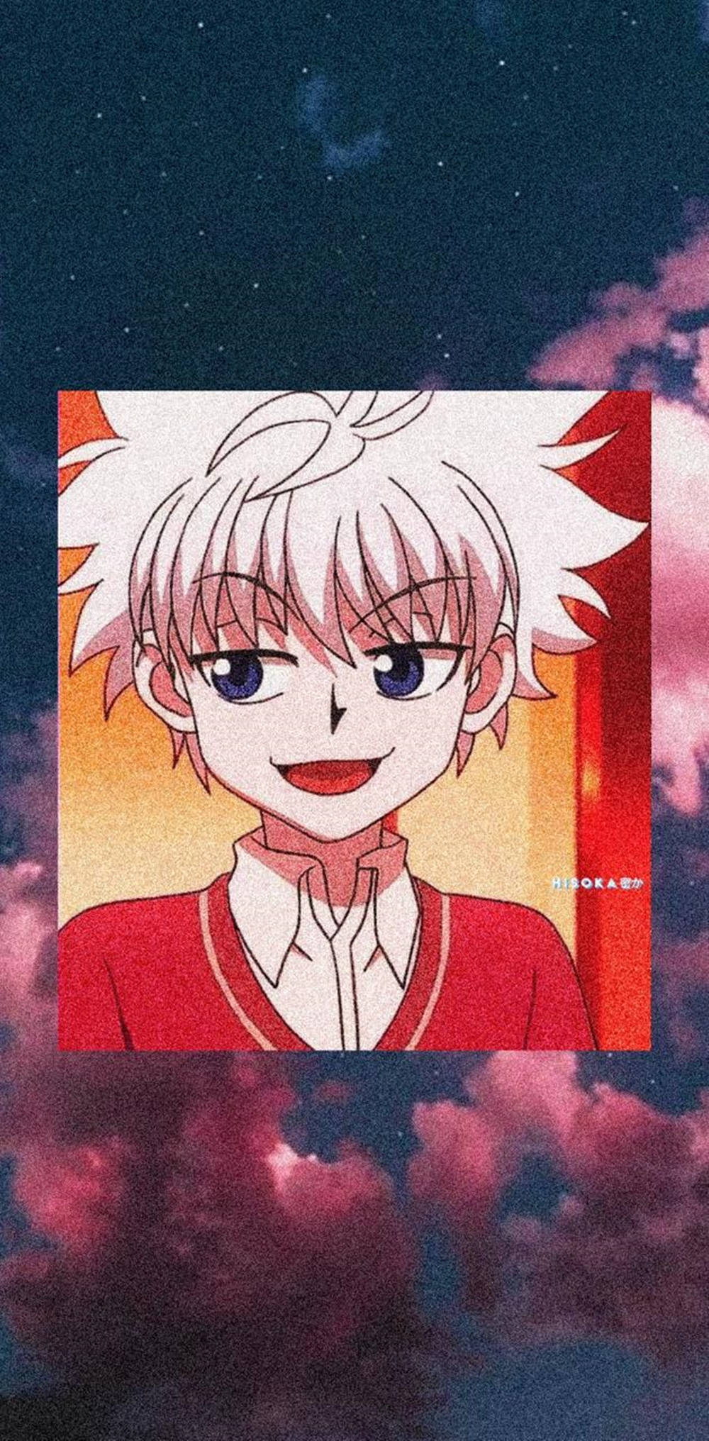 可愛動漫男孩 Killua 美學 壁紙 — 白髮紅毛衣的動漫角色在星空和粉紅雲朵下微笑。