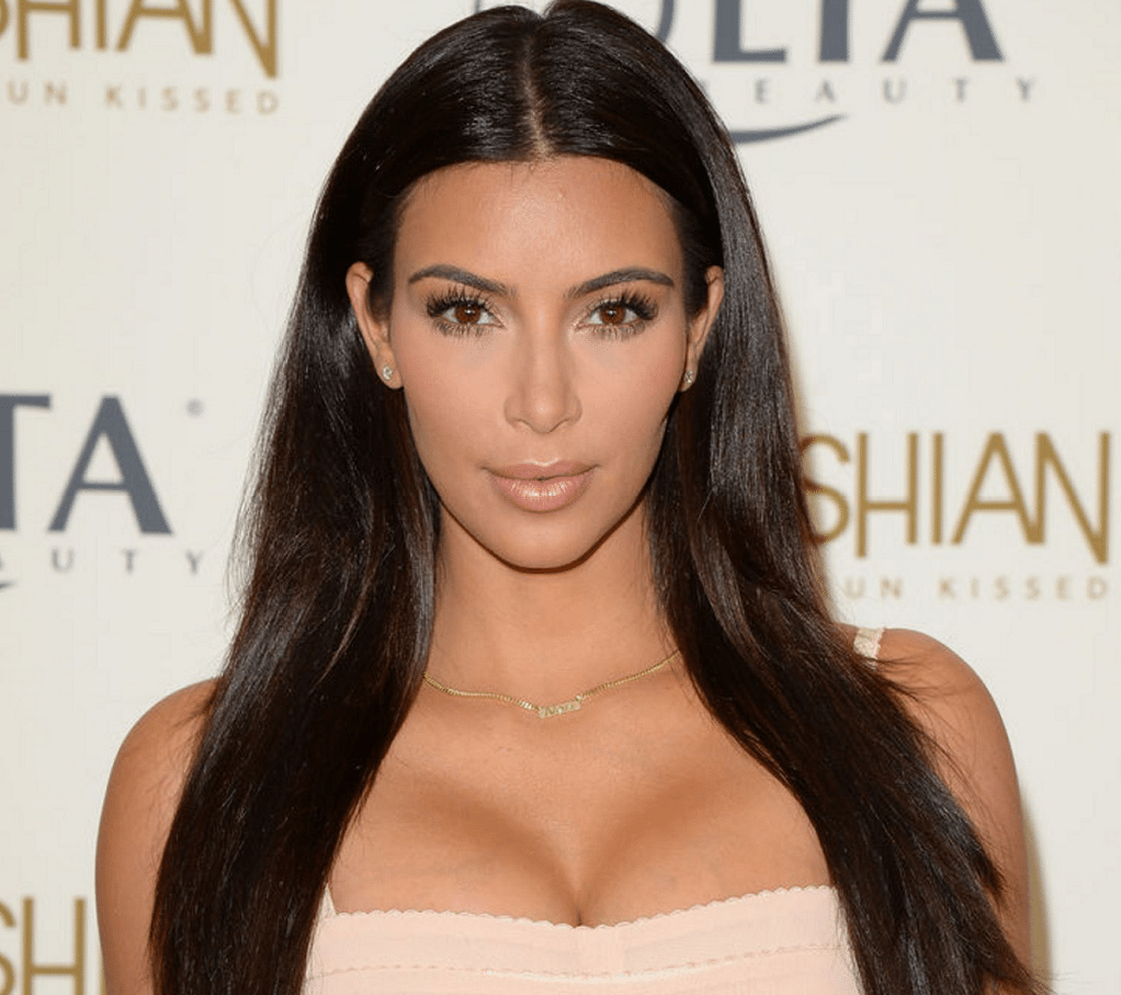 Kim Kardashian 1022 x 907 圖片 壁紙