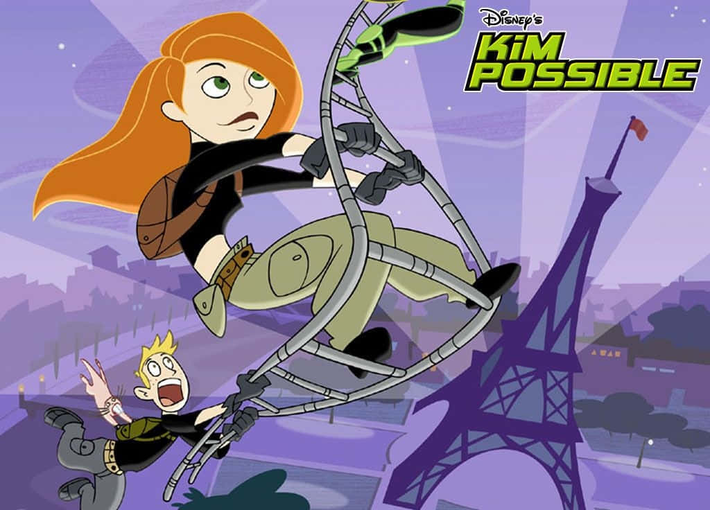 kim possible 桌布 壁紙 — Kim Possible 喺巴黎上空用抓鉤盪來盪去，Ron 緊緊抓住，紫色暮色中艾菲爾鐵塔聳立。