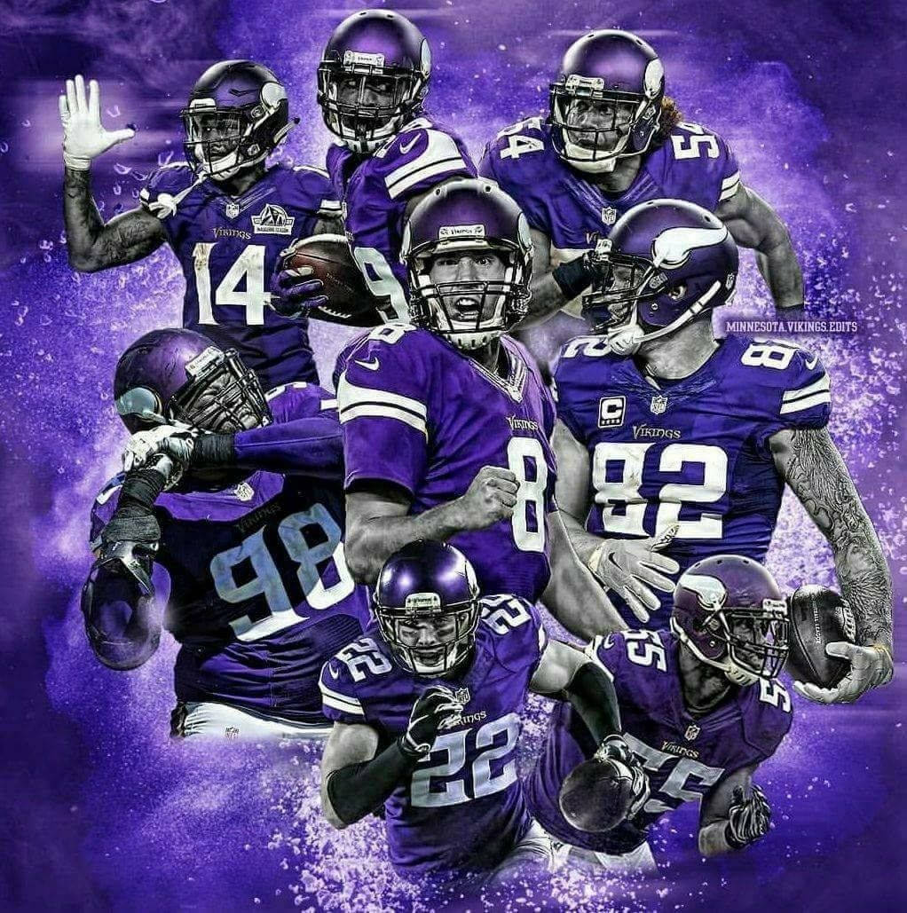 Kirk Cousins 與維京人隊隊友 壁紙 — 明尼蘇達維京人隊美式足球員身穿紫色球衣，在充滿活力的宇宙紫色背景上的動態拼貼畫。