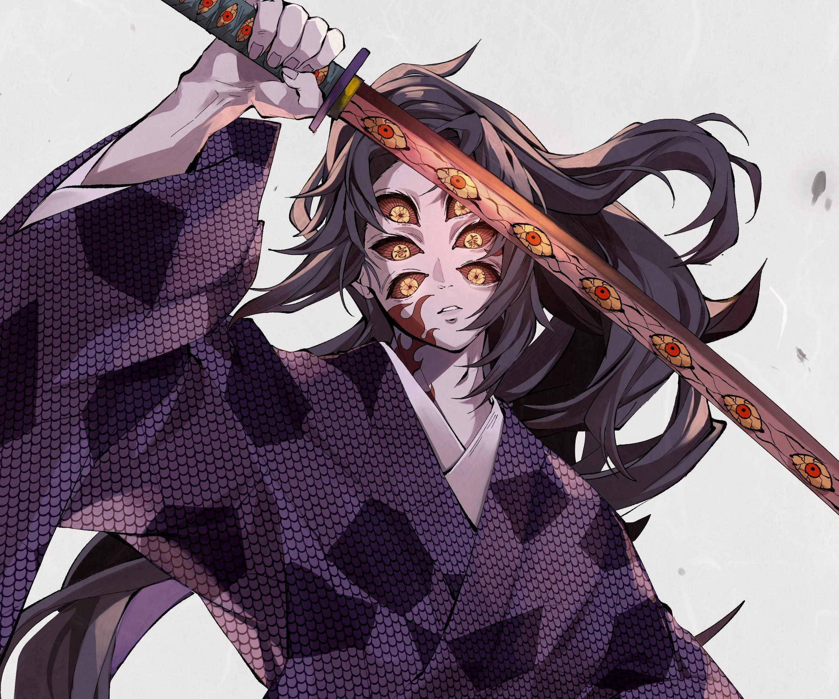 黑髮的 Kokushibo 壁紙 — 一個具有多隻發光眼睛的威脅性動漫惡魔，在樸素背景前揮舞著一把有圖案的劍。