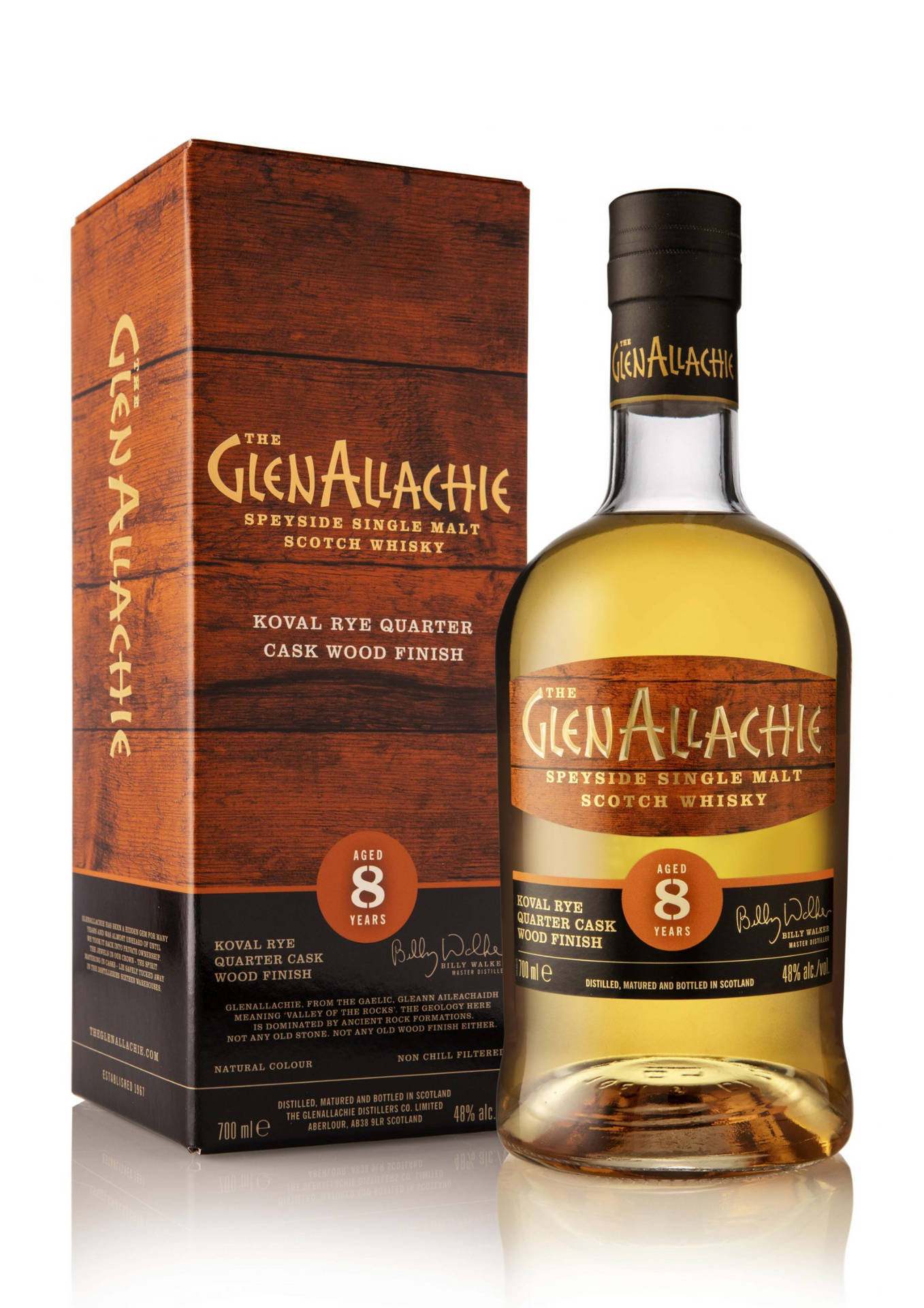 GlenAllachie 8年威士忌酒瓶和盒子，白色背景帶反射。