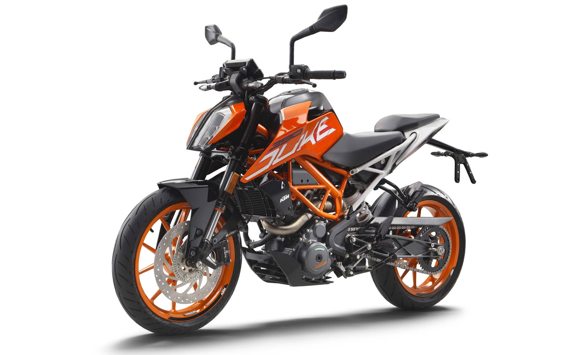 橙色和黑色KTM Duke電單車 攝影棚照片