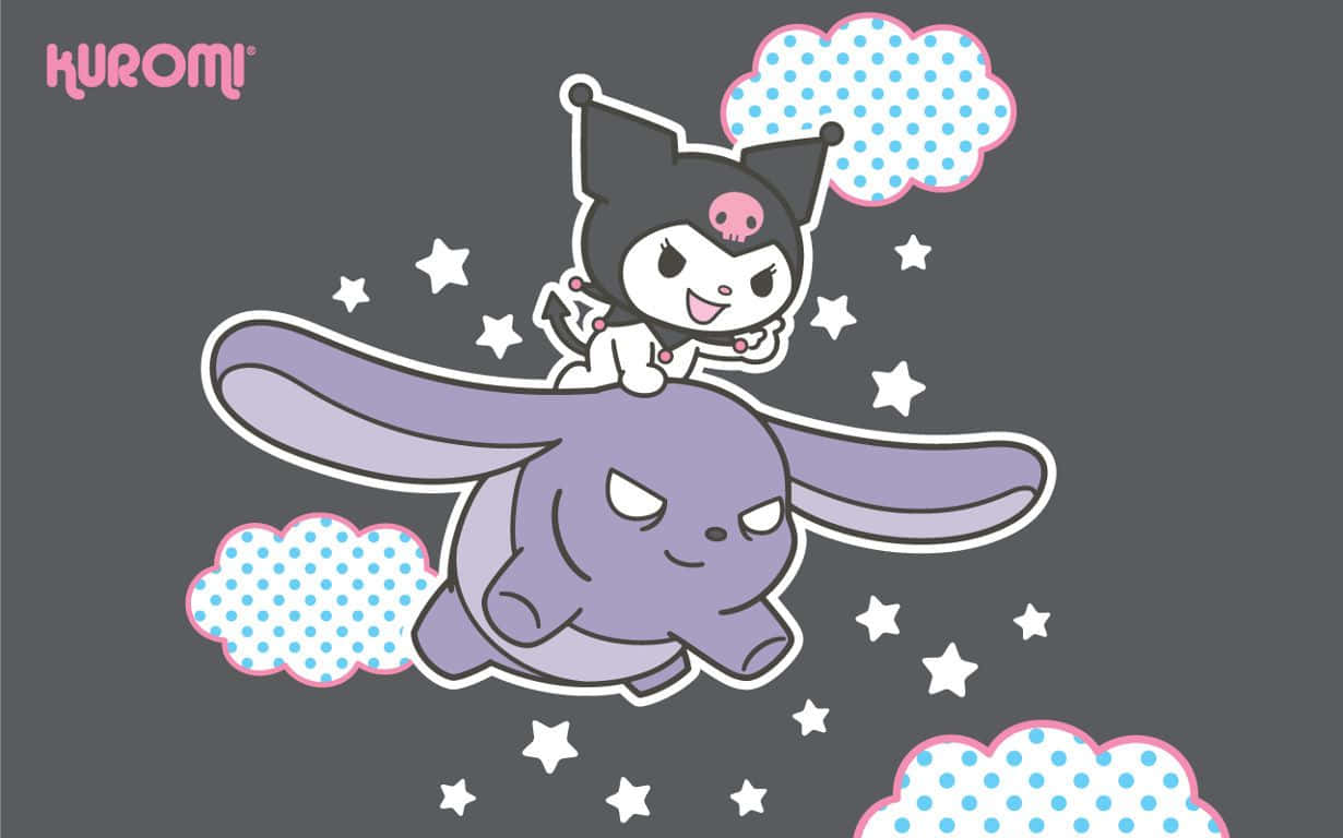 Kuromi Aesthetic 桌布 壁紙 — Kuromi 騎著一隻紫色兔子，穿過滿天星斗的夜空，背景是深灰色，點綴著波點雲朵。