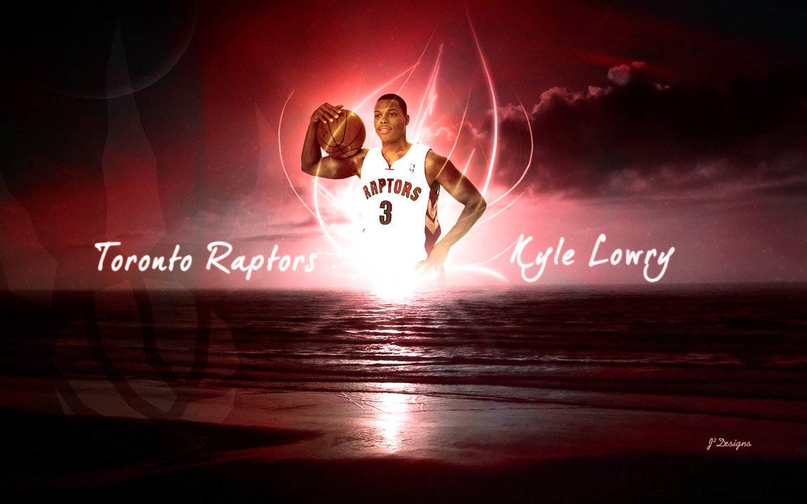 身穿多倫多速龍隊球衣的籃球運動員 Kyle Lowry 在日落時分的海灘上發光。