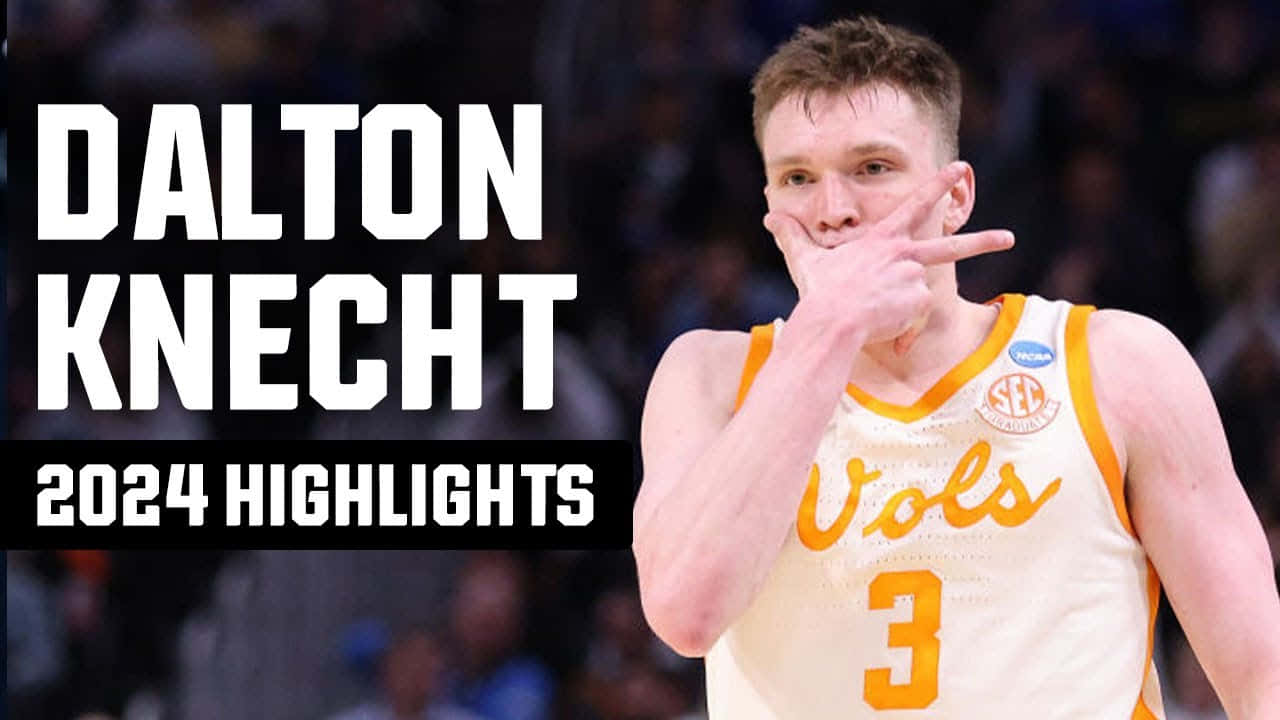  壁紙 — 籃球運動員 Dalton Knecht 身穿 Tennessee Vols 球衣，在 2024 年的一場比賽中做出和平手勢。