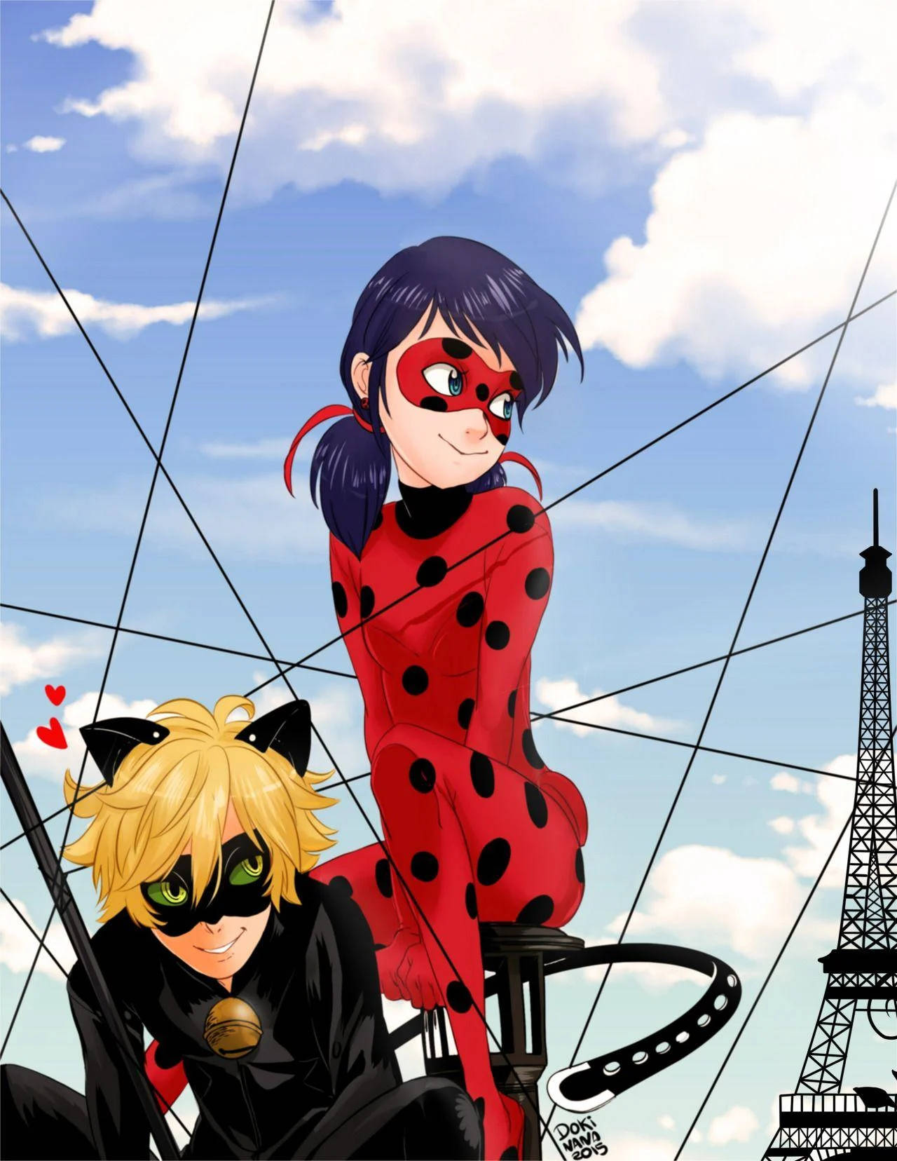 超級英雄 桌布 壁紙 — Ladybug 和 Cat Noir 在熱氣球上微笑，背景是藍天和遠處的艾菲爾鐵塔。