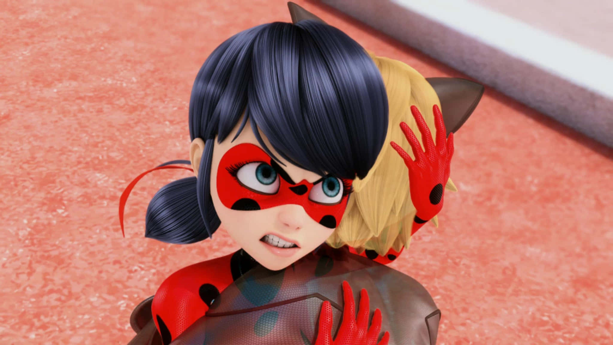 Ladybug 壁紙 — Ladybug 穿著紅黑超級英雄服裝的近距離特寫，表情驚訝。