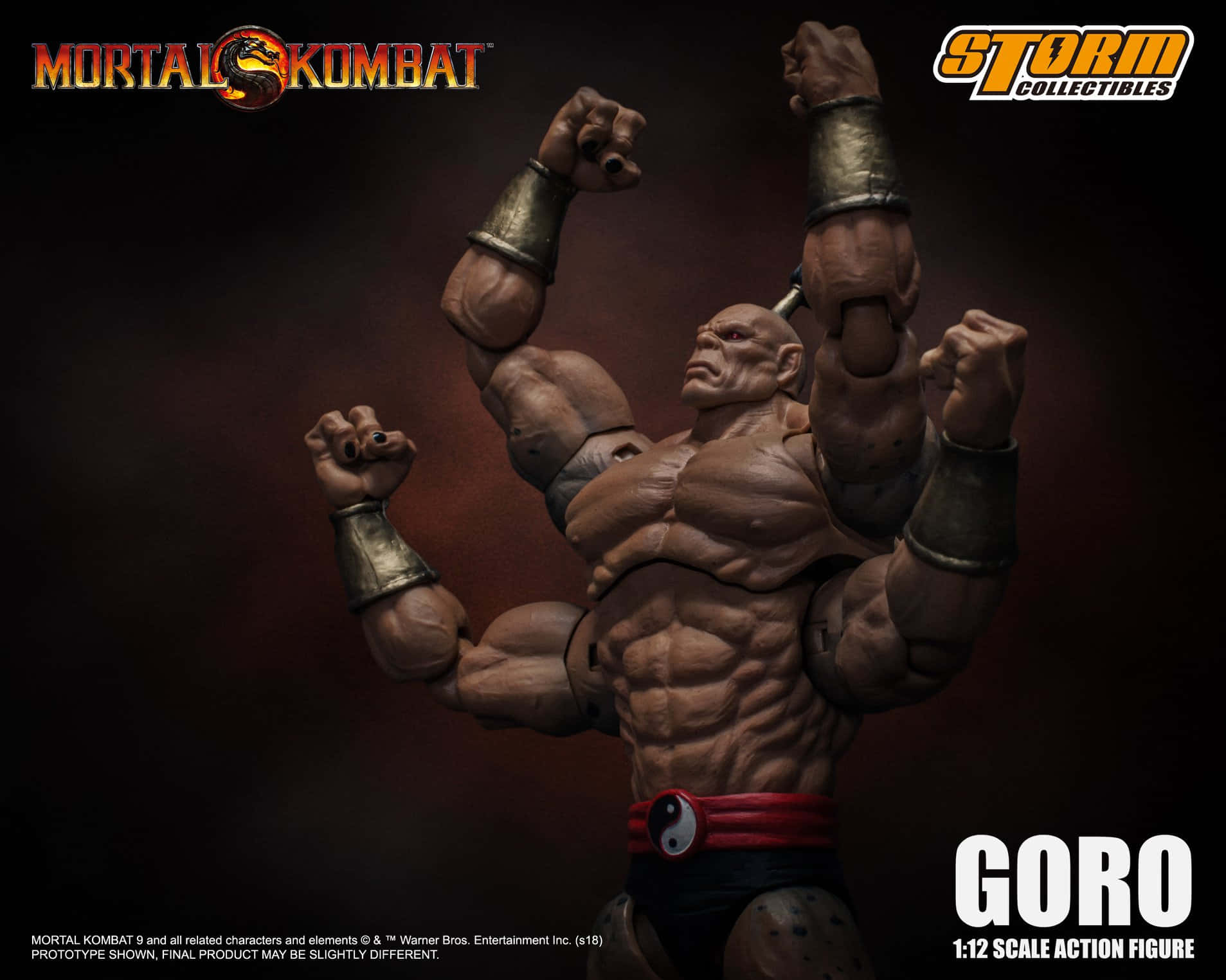 Mortal Kombat Goro 桌布 壁紙 — 來自《真人快打》的肌肉發達的 Goro 可動人偶，在深色漸變背景前舉起四隻手臂，擺出強而有力的姿勢。