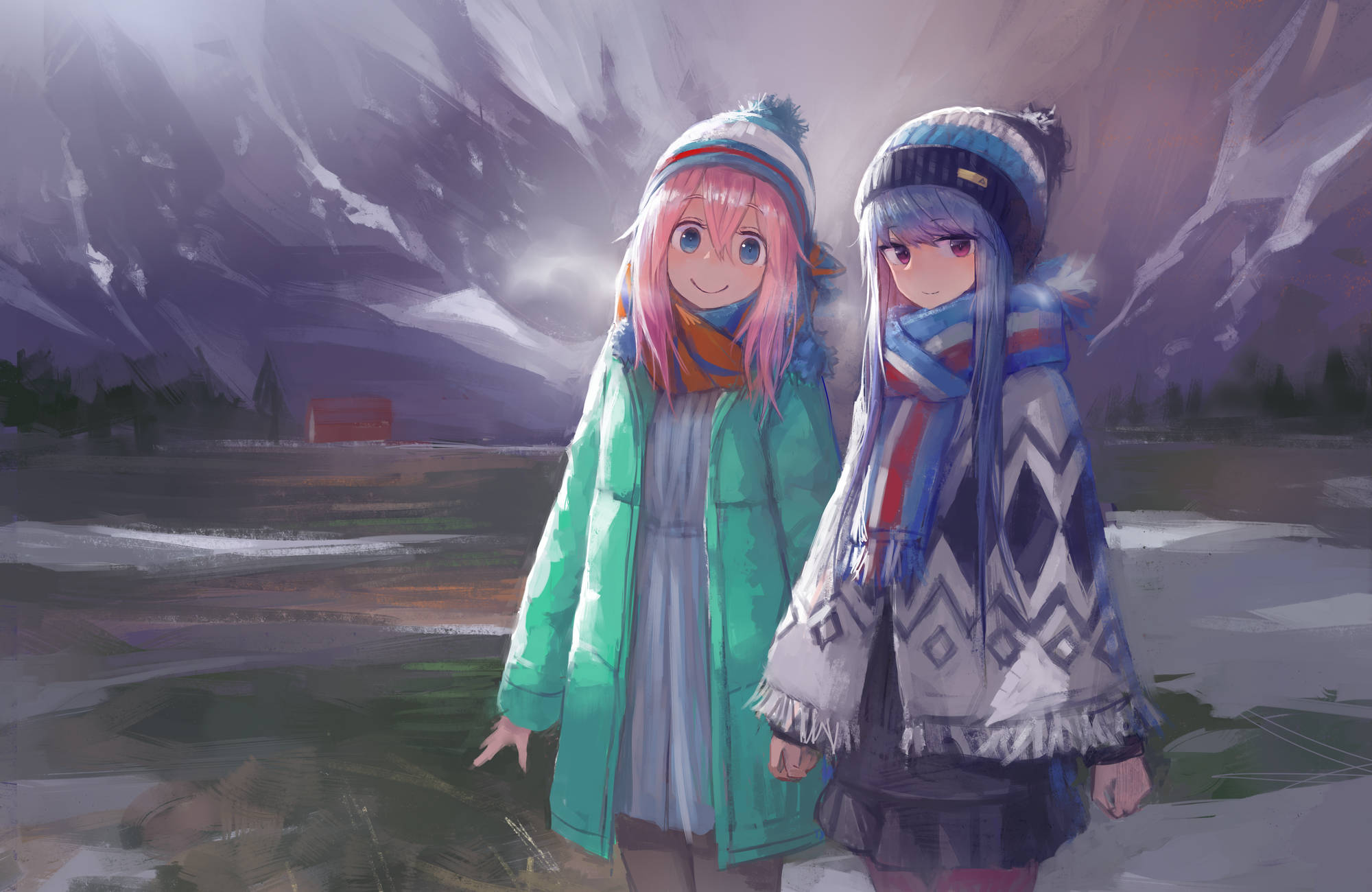 Laid Back Camp 戶外攝影藝術 壁紙 — 兩個動漫女孩穿著冬季外套和冷帽，在柔和的紫色燈光下，一起站在白雪覆蓋的山景前。