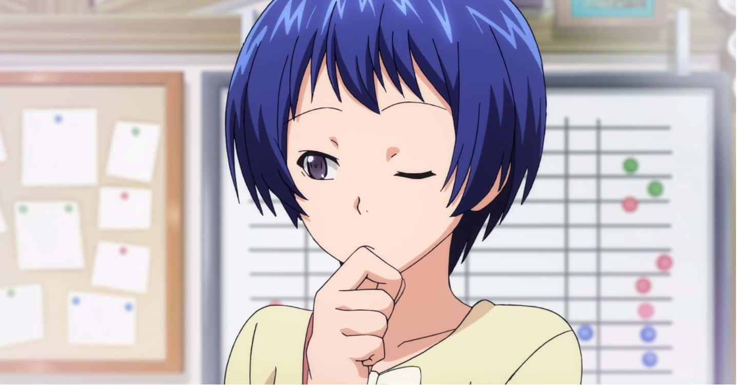 Aina Yoshiwara 桌布 壁紙 — 一位藍髮動漫女孩在明亮的課室裡，托腮眨眼。