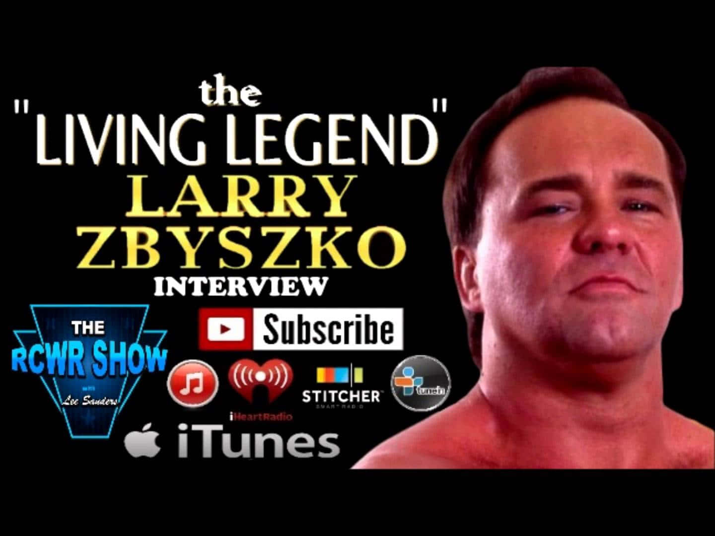 活傳奇Larry Zbyszko，身著經典擂台裝束 壁紙 — 宣傳圖像 featuring 摔角手 Larry Zbyszko，以粗體文字稱他為 'The Living Legend'，黑色背景上帶有播客平台標誌。