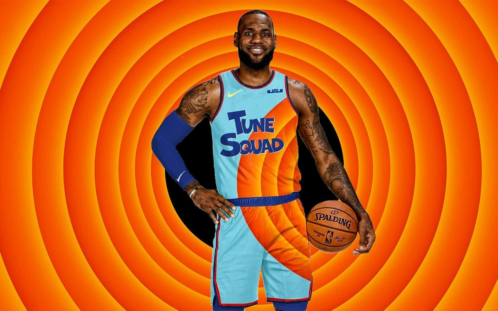 勒邦占士身穿Tune Squad制服，手持籃球，背景為橙色漩渦。