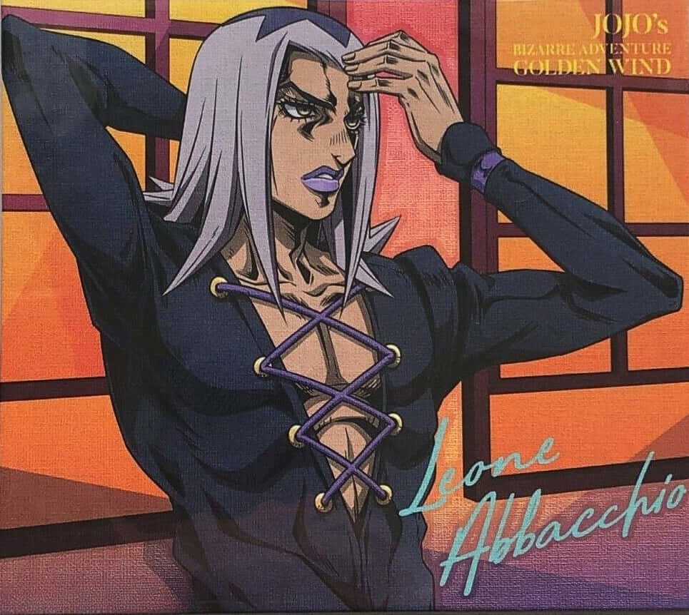 Leone Abbacchio 藝術風格壁紙 壁紙 — 一個風格化的動漫角色，擁有銀色頭髮和紫色嘴唇，在溫暖的橙色窗框背景下自信地擺姿勢。