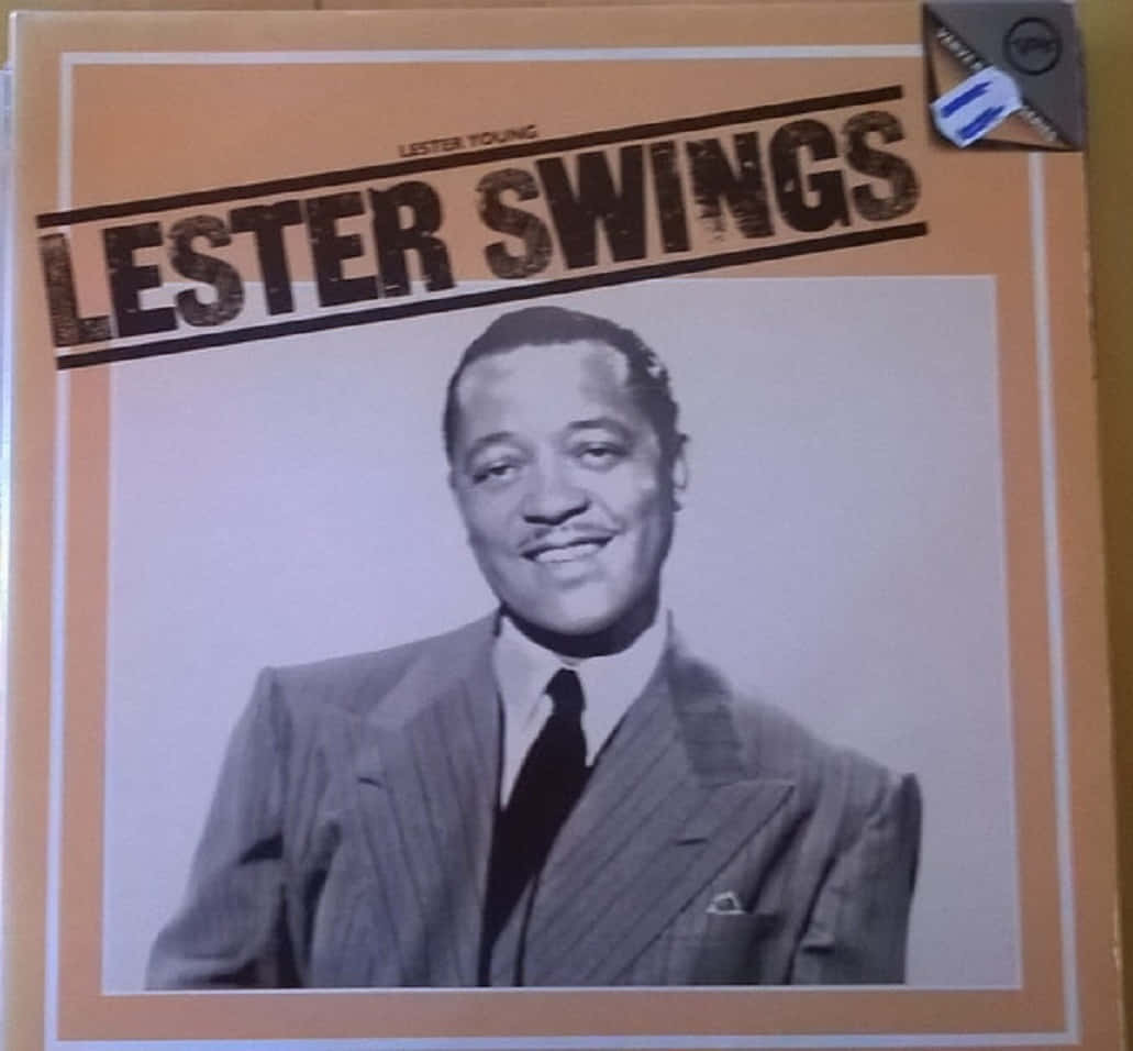 Lester Young爵士音樂家在復古專輯封面上微笑穿著細條紋西裝。
