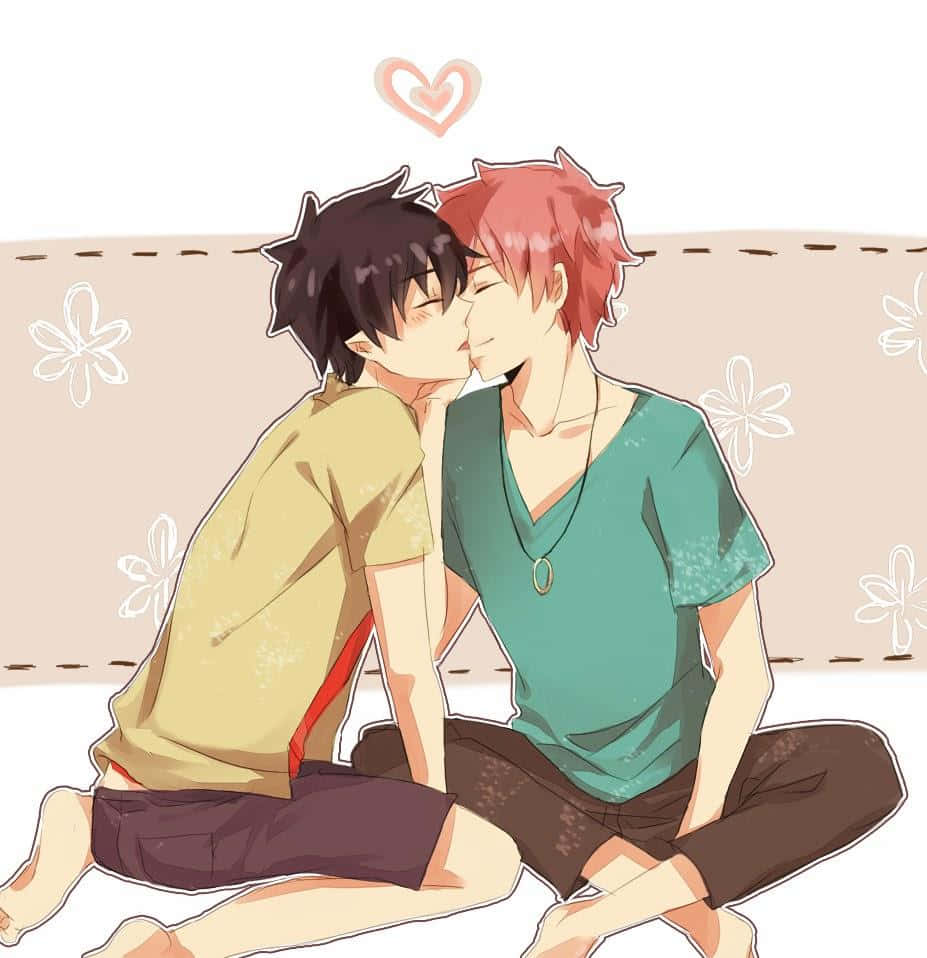 LGBT動畫男孩 壁紙 — 兩個動畫男孩，黑髮和紅髮，在浮動的心形下，在花卉圖案的沙發上溫柔地接吻。