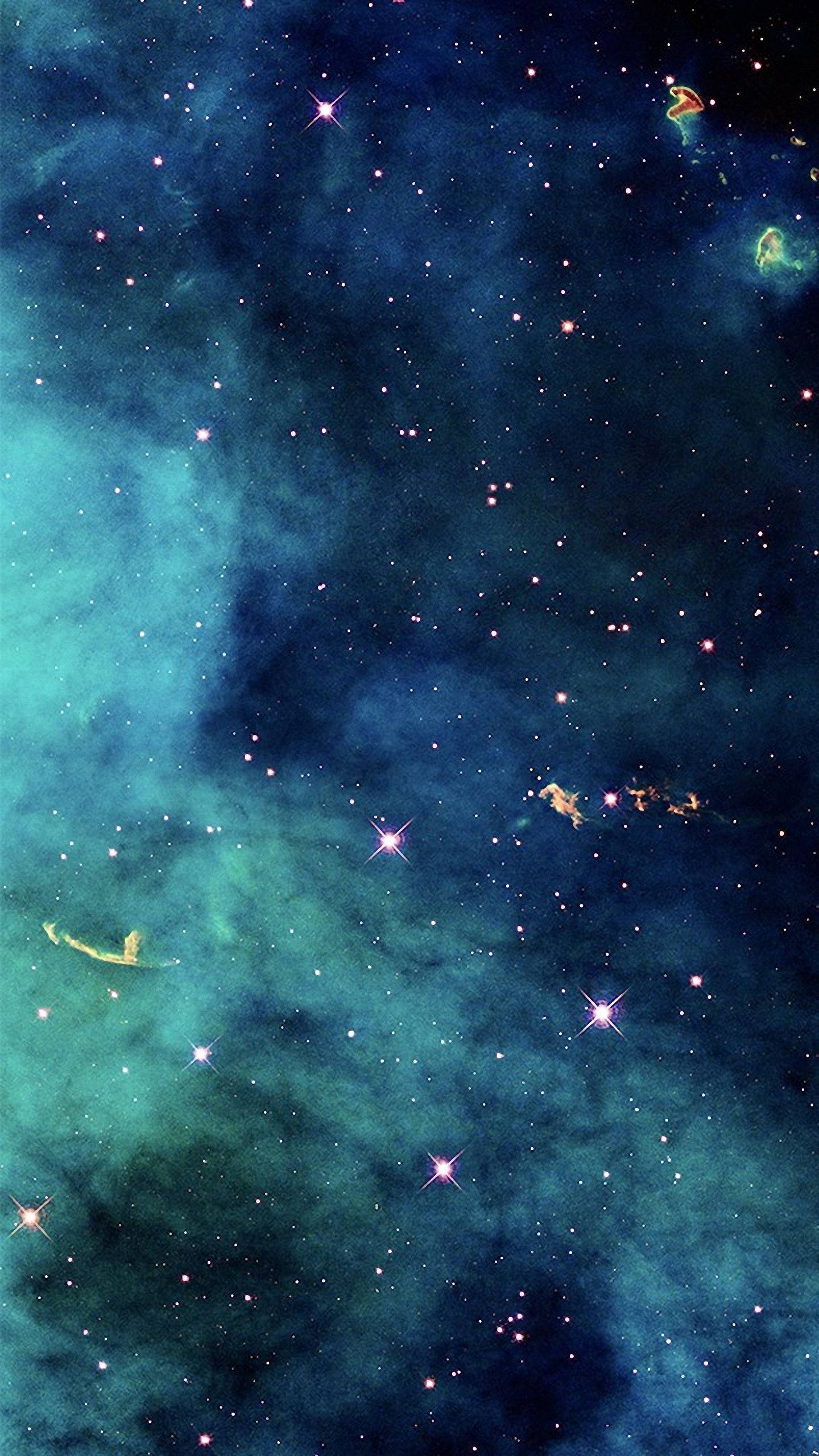 LG手機藍綠星雲 壁紙 — 充滿活力的宇宙星雲，帶有發光的藍綠色和藍色雲朵，點綴著閃爍的星星和遙遠的星系結構。