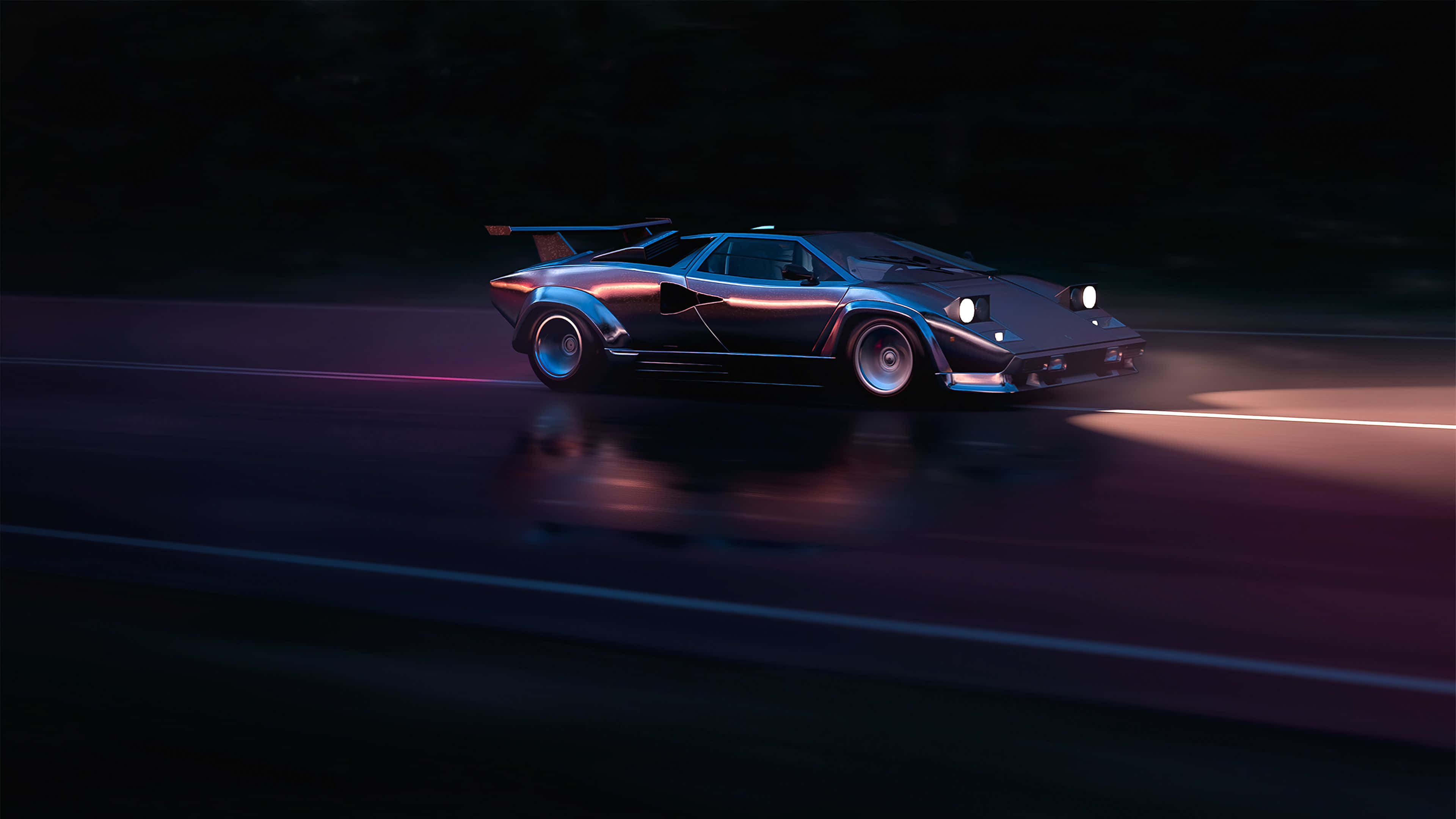 Lamborghini Countach 桌布 壁紙 — 一輛時尚的藍色跑車在夜間於潮濕的道路上疾馳，車頭燈閃爍，帶有動態模糊效果。