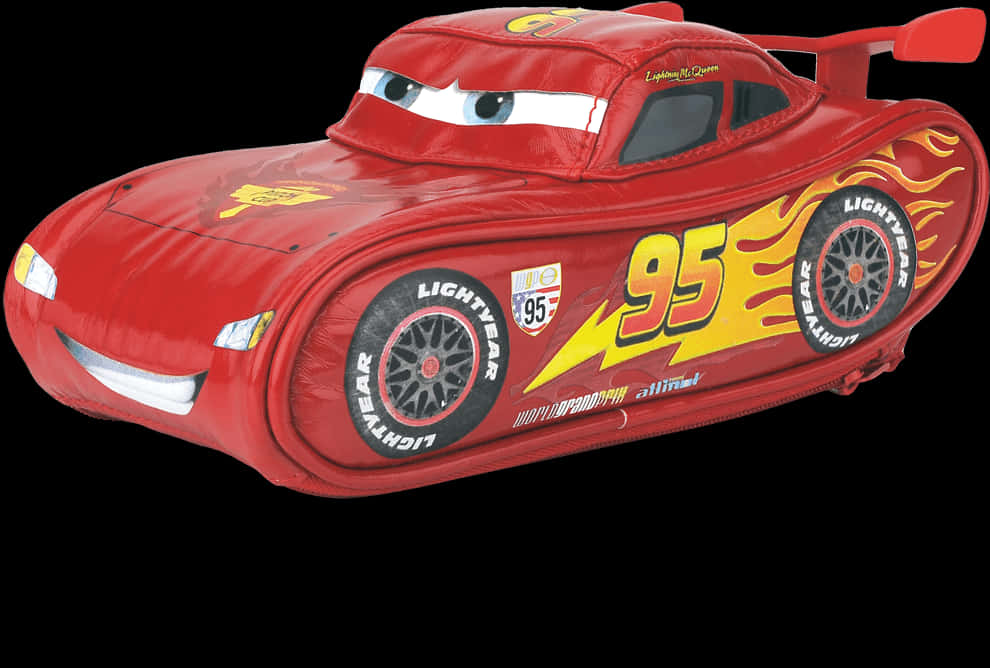 Lightning McQueen 賽車姿勢 壁紙 — 一個紅色閃電王麥坤毛絨玩具，帶有表情豐富的眼睛和火焰貼紙，背景為黑色。