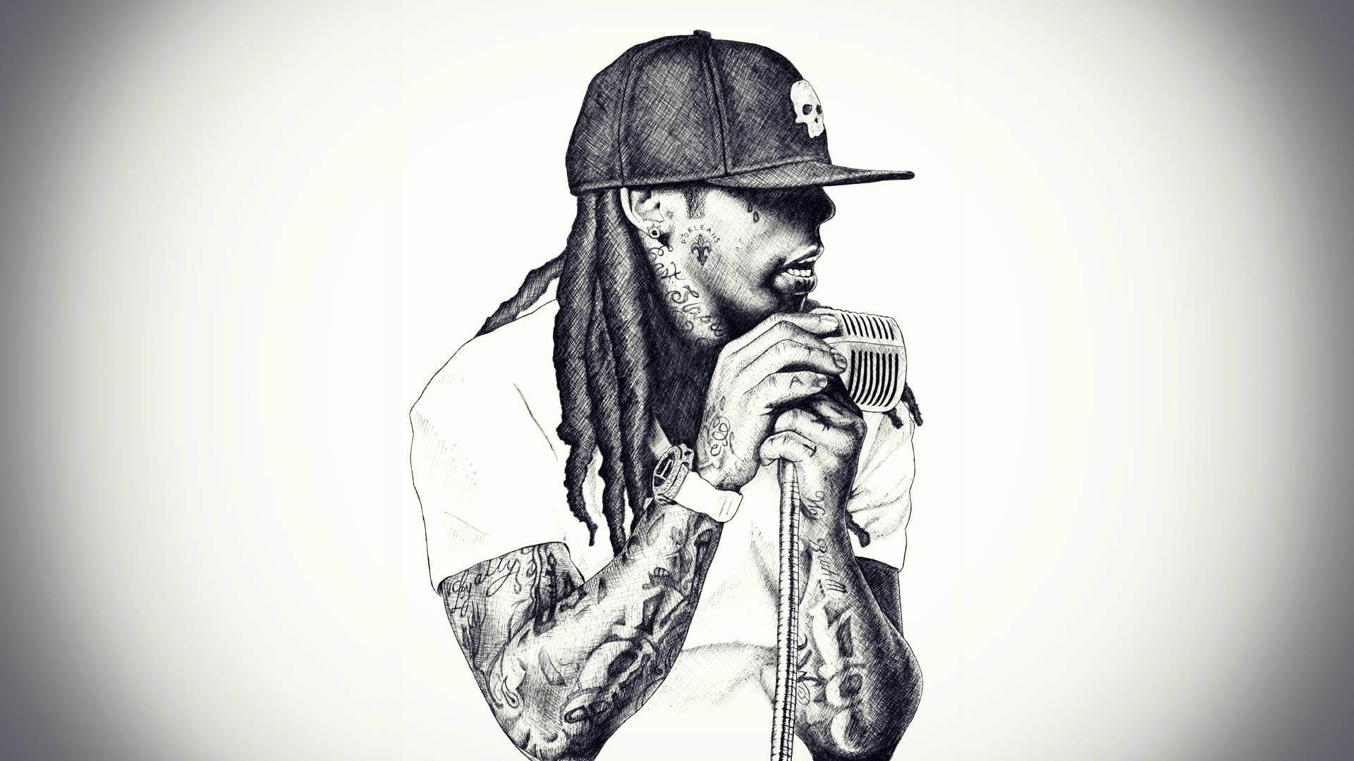 Lil Wayne 黑白風格 壁紙 — 一幅詳細的黑白插圖，描繪一位帶有紋身和辮子的說唱歌手對著復古麥克風唱歌。