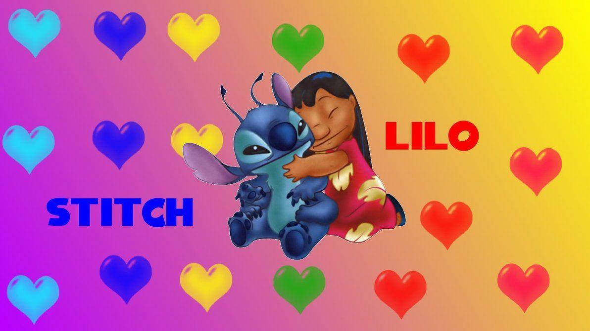 Lilo 和 Stitch 在彩虹背景上被色彩繽紛的心形包圍著擁抱。